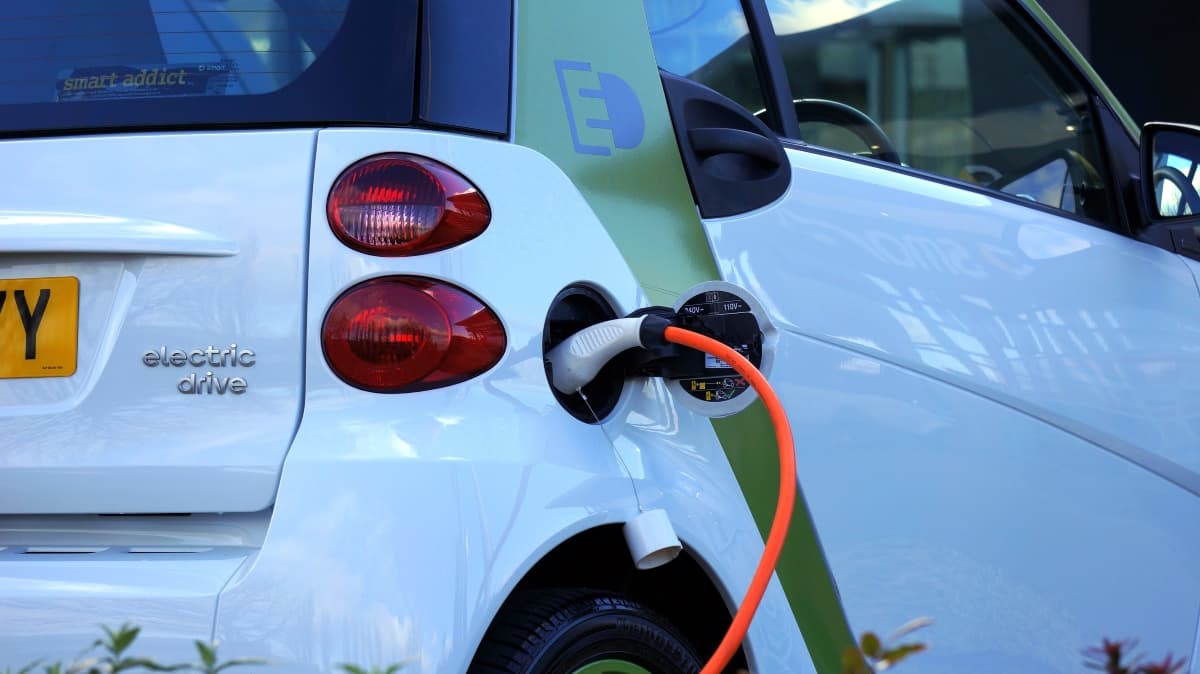 GOP SENATORS Are SCHEMING to BLOCK California's EV Plans… 🚫 Will the Rest of the Nation Follow?