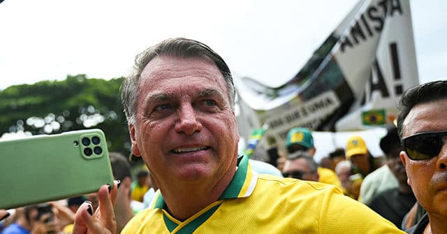 THOUSANDS RALLY for JAIR BOLSONARO in BRAZIL... (A CONSERVATIVE WAVE is COMING!) 🇧🇷