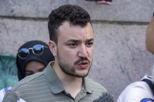 DID YOU HEAR? THE HAMAS-SUPPORTING Student with British Security Clearance is ATTENDING Trump Events... Why Are We Allowing This? 🇬🇧