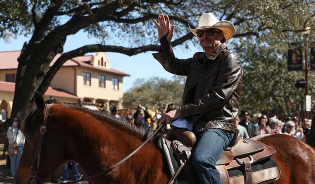 KID ROCK RIDES INTO TEXAS ON HORSEBACK, BLASTING 'COWBOY'... SLAMS WOKE LIBS! 🙌🇺🇸 AMERICA IS BACK!