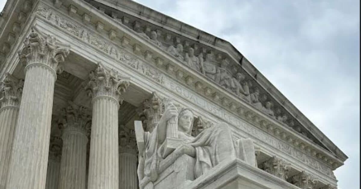 BREAKING: Supreme Court Issues 7-2 Ruling Allowing President Trump to Revoke Legal Status of Hundreds of Thousands of Migrants from Four Countries
