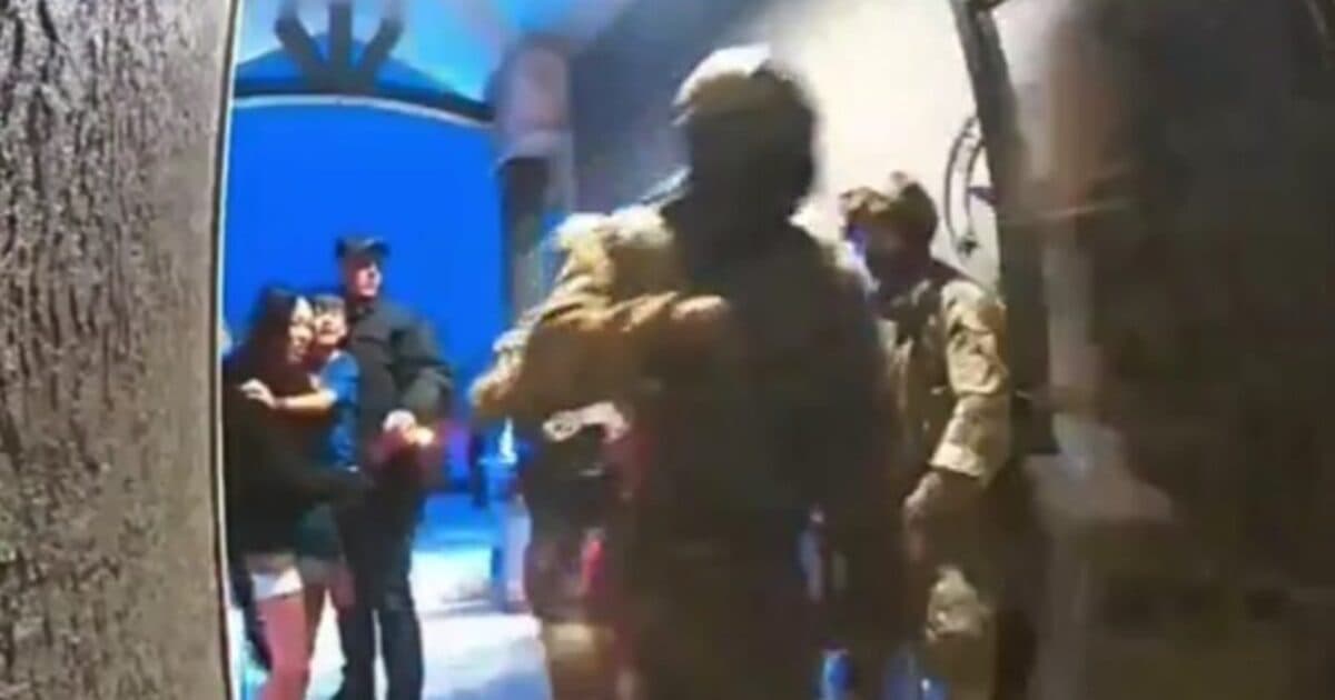 FBI AGENTS GO FULL THRILLER... 🎭 Suit up to HIDE their IDENTITY after a Takedown on J6ers (What’s up, gov?)