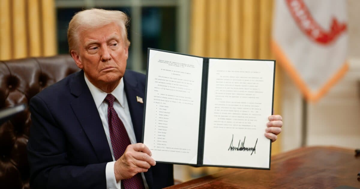 🚀 PRESIDENT TRUMP to SIGN EXECUTIVE ORDER ELIMINATING the DEPARTMENT of EDUCATION... BIG Changes Coming! (Time to RESTORE American Values?)