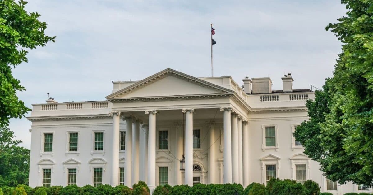 SHOCKING! 🛑 ARMED MAN SHOT at WHITE HOUSE - CHAOS Erupts with SECRET SERVICE! (What Does This Mean for National Security?)