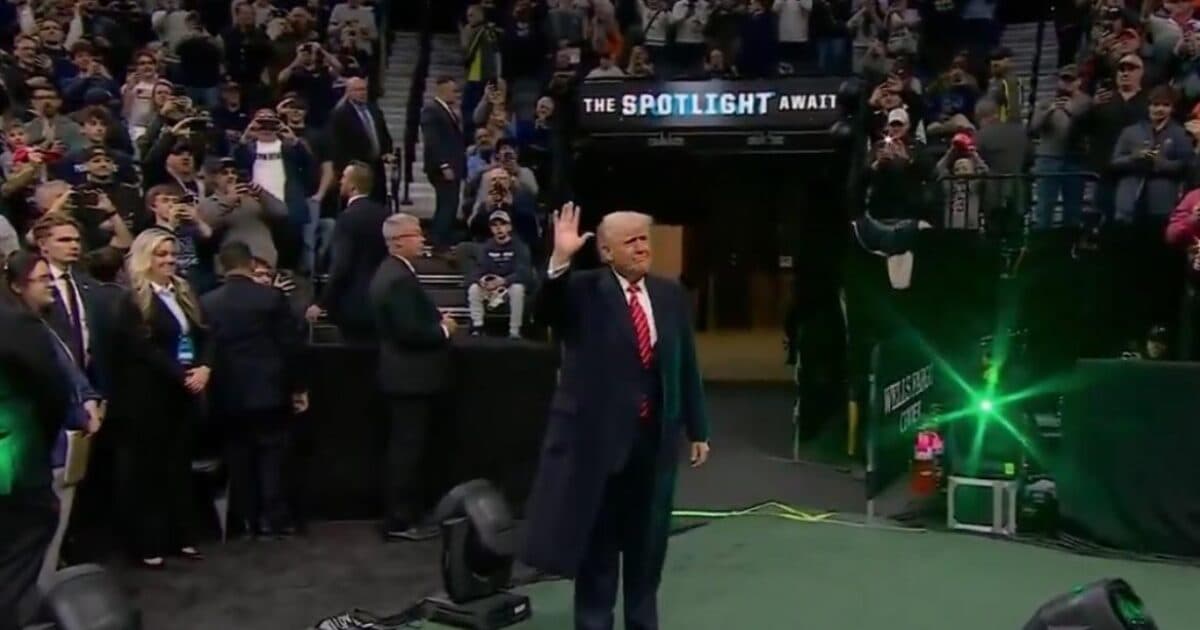 TRUMP's ROCKSTAR WELCOME at NCAA Wrestling CHAMPIONSHIP: Feel the ENERGY! USA! 🇺🇸 (WATCH NOW!)