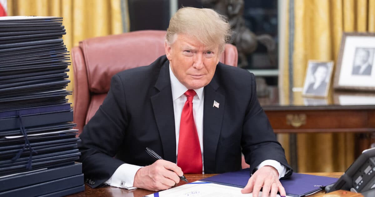 💰 TRUMP’S BACK AT IT: “YES, I’LL DONATE MY SALARY AGAIN”... 🤯