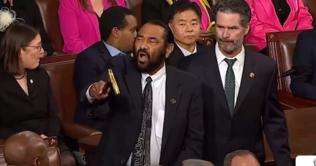 🔥 WATCH: Trump’s Speech STARTS with a BANG as UNHINGED Democrats Boo! USA Chants Erupt – AL GREEN REMOVED! (What a Show!)