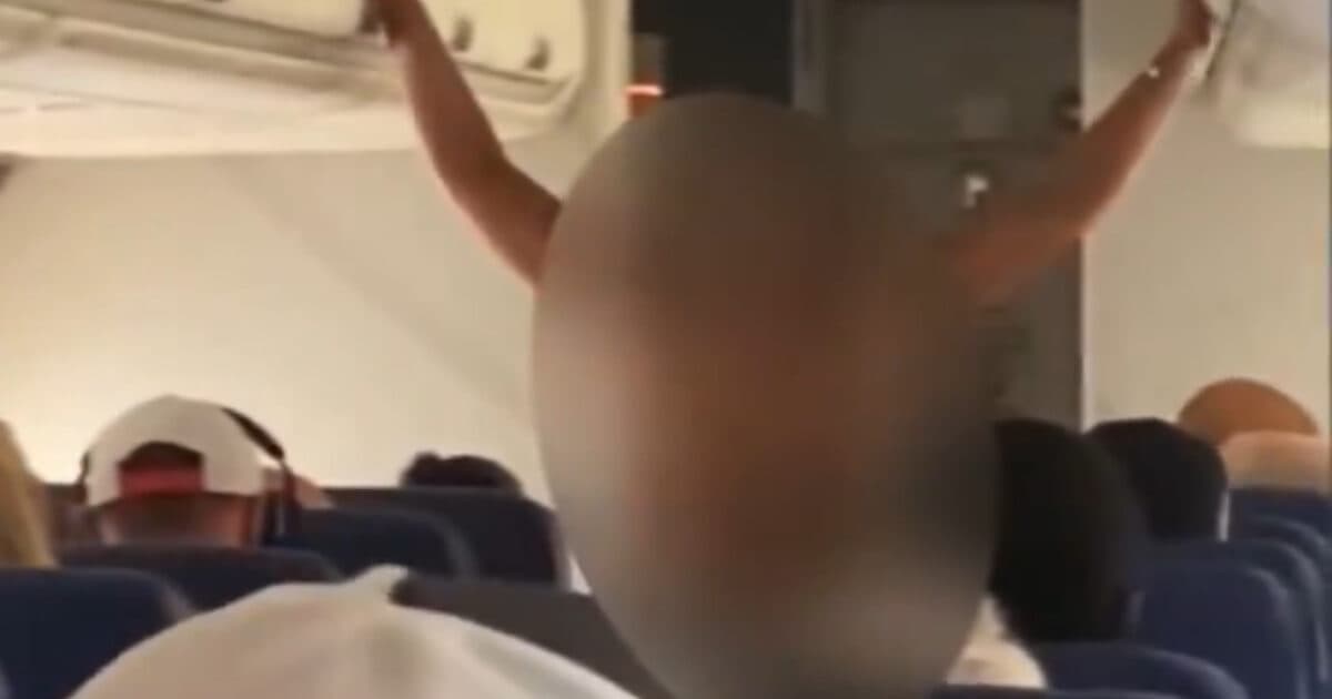 WTH?! A WOMAN STRIPS NAKED on SOUTHWEST Flight... (Will This Become a TREND? 🤔)