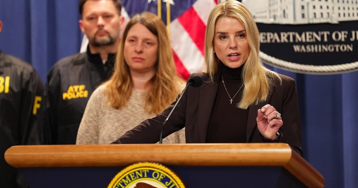 AG PAM BONDI FIGHTS BACK! ⚖️ EMERGENCY Motion Filed Against ‘ILLEGAL ORDER’ of Obama-Appointed Judge!