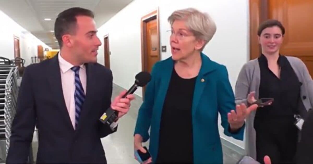 WATCH: DEMS BOO President TRUMP as ELIZABETH WARREN FUMBLES Under Pressure... (Can you believe the DISRESPECT? 🤔)