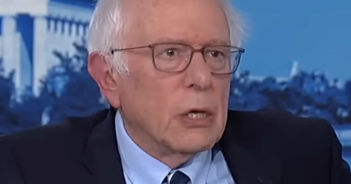 BIZARRE Bernie SANDERS Can't Wait in Line... So He FLIES Private? 🛩️ (Really?)