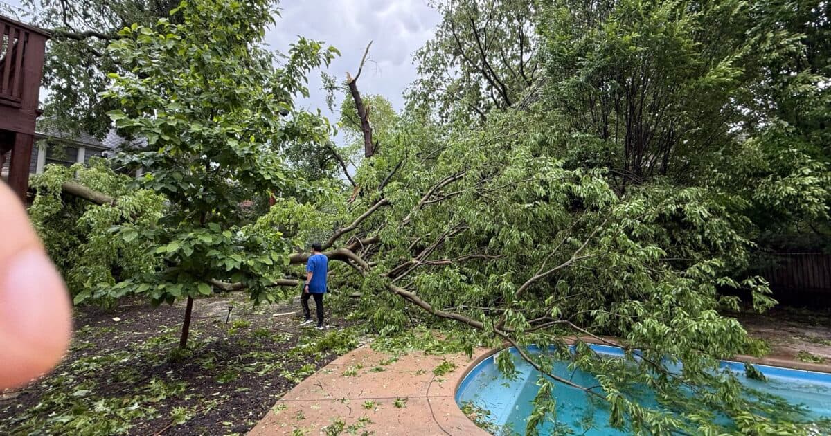 🌪️ ST. LOUIS HIT by UNO-MONSTER Tornado! THOUSANDS Affected – TRUMP, Come HELP US!